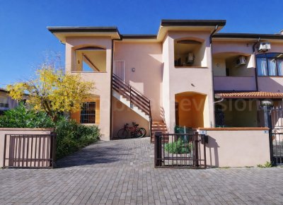 Occasione al lido degli scacchi – villetta al primo piano con terrazzo, riscaldamento autonomo e posto auto