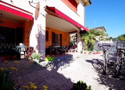 Villetta al piano terra in vendita al lido degli scacchi – vivibile tutto l’anno