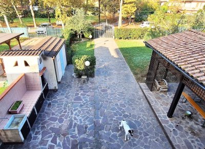 Villetta verticale in vendita con ampio giardino di proprietà nel residence parco del sole al lido degli scacchi