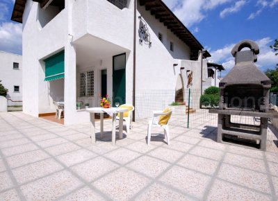 Villetta climatizzata al piano terra con giardino privato, ideale per famiglie, in affitto al lido di pomposa