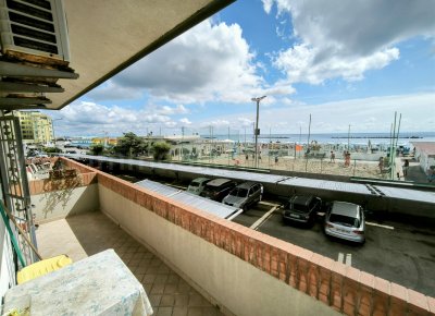 Vendita appartamento fronte mare con vista panoramica sulla spiaggia di lido di pomposa